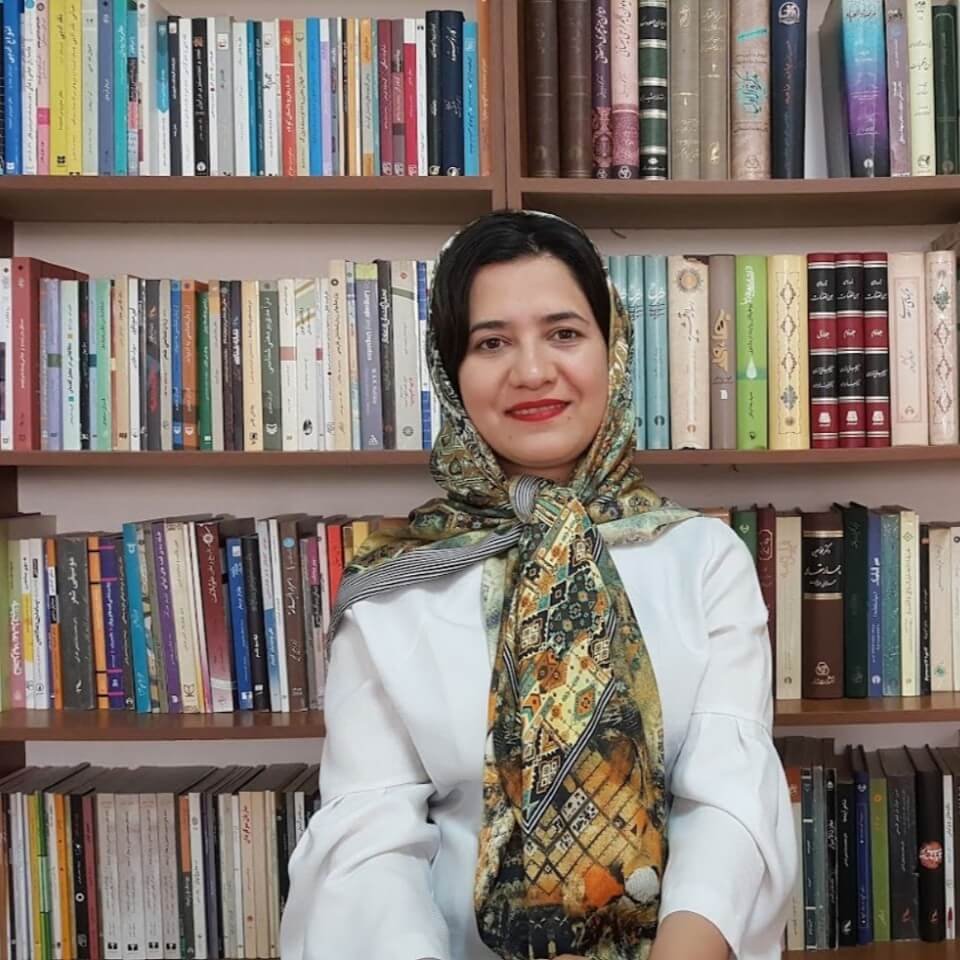 A portrait of Dr. Leila Seyedghasem, cofounder of Joy of Persian. (Lead Course Developer & Lead Instructor)